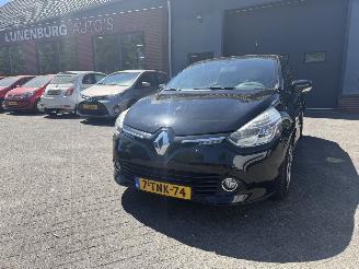 Damaged car Renault Clio 0.9 TCe Expression (Hatchback 5-dr.) 2014/3