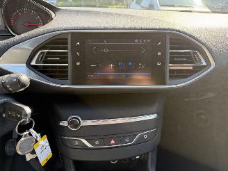 Peugeot 308 1.2 PureTech Blue Lease  LEER (Hatchback 5-dr.) picture 17