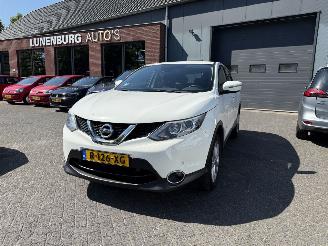 damaged passenger cars Nissan Qashqai 1.2 Acenta (SUV 5-dr.) 2015/6