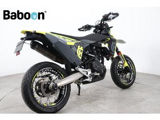 Husqvarna  701 Supermoto picture 2