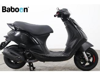škoda koloběžky Piaggio  Zip 45KM 2025/1