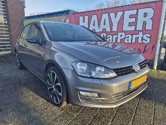 Unfallwagen Volkswagen Golf 1.0 tsi trendline 2015/12
