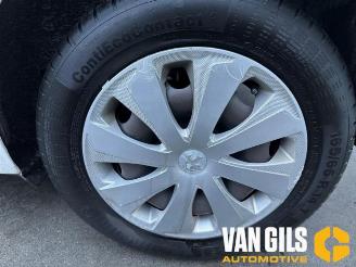 Peugeot 108 108, Hatchback, 2014 1.0 12V picture 10