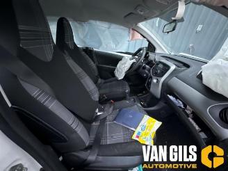 Peugeot 108 108, Hatchback, 2014 1.0 12V picture 20