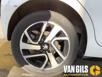 Peugeot 108 108, Hatchback, 2014 1.0 12V picture 10