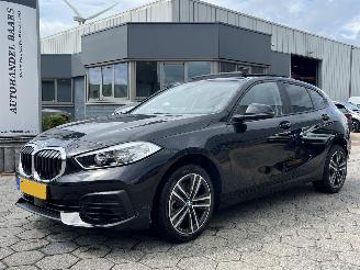 Schadeauto BMW 1-serie 116i SPORT AUTOM PANO 2023/9
