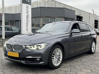 Vaurioauto  passenger cars BMW 3-serie Touring 318i Luxury Edition 2018/8