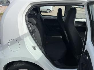Volkswagen Up! 1.0 picture 13