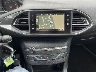 Peugeot 308 SW 1.2 PureTech Allure picture 19