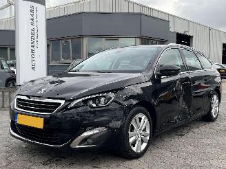 krockskadad bil auto Peugeot 308 SW 1.2 PureTech Allure 2015/10