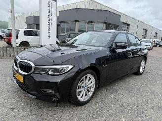 uszkodzony samochody osobowe BMW 3-serie 330e Business Edition Plus 2021/10