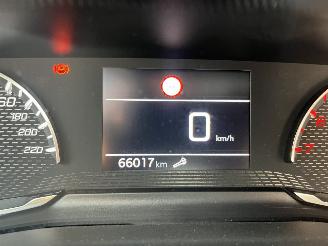 Peugeot 208 1.2 PureTech Active picture 19