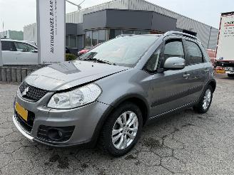 Damaged car Suzuki SX4 AUTOMAAT 2012/6