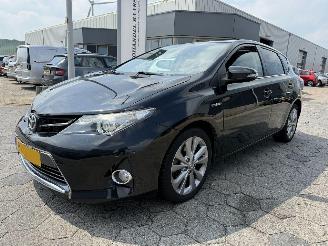 uszkodzony samochody osobowe Toyota Auris 1.8 Hybrid AUTOMAAT 2013/4