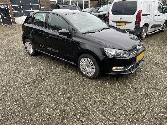 Coche accidentado Volkswagen Polo 1.4 TDI COMFORTLINE. ZWART. 2015/12
