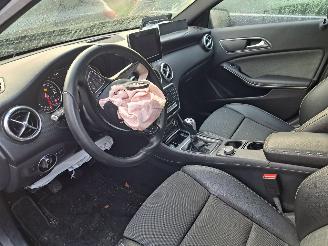 Mercedes A-klasse a 180 prtestige picture 3