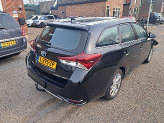 Toyota Auris Touring Sports 1.8 hybrid dynamic picture 5