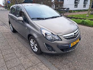 Unfallwagen Opel Corsa 1.2i automaat 2014/5