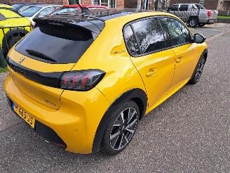 Peugeot 208 1.2 pure tech GT line picture 5