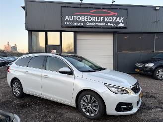 Schadeauto Peugeot 308 SW 1.2 PureTech Blue Lease Premium LEDER 2019/4