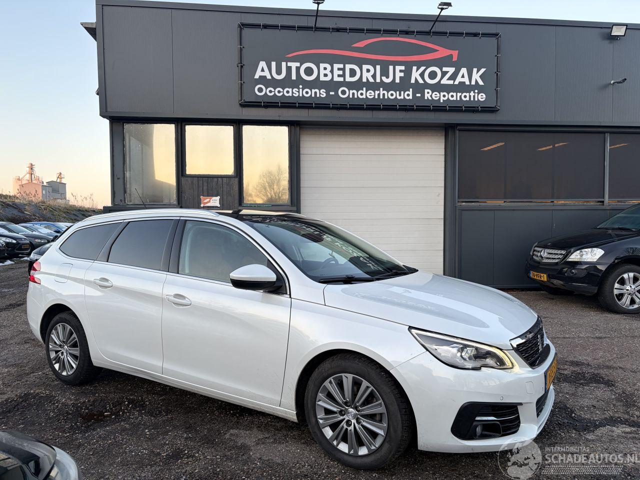 Peugeot 308 SW 1.2 PureTech Blue Lease Premium LEDER