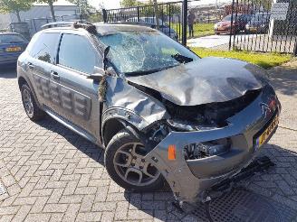 Salvage car Citroën C4 cactus 1.2 PureTech 82 12_V (0PHMZ) 2015/3