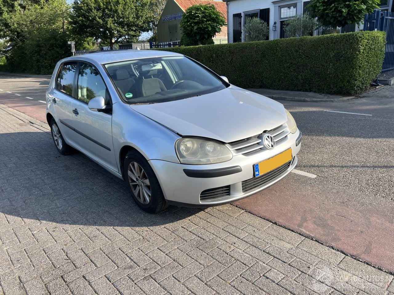 Volkswagen Golf 1.6 FSi