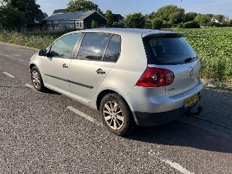 Volkswagen Golf 1.6 FSi picture 4