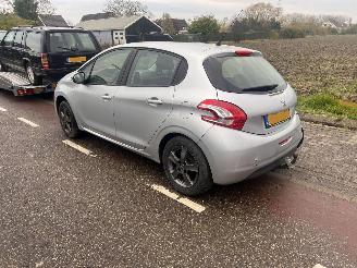 Peugeot 208 1.2 VTi picture 4