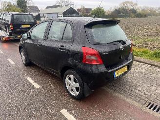 Toyota Yaris 1.3-16V VVT-i SOL picture 4