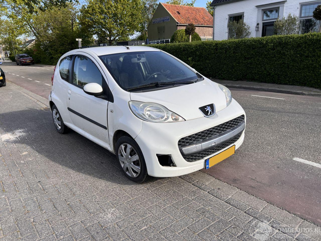 Peugeot 107 1.0-12V