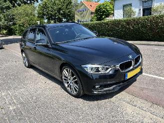 Schadeauto BMW 3-serie Touring 318d High Executive 2018/5