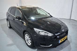 Schadeauto Ford Focus 1.0 Titanium 2017/8