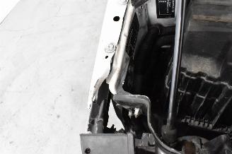 Volkswagen Transporter Kombi picture 10