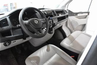 Volkswagen Transporter Kombi picture 23