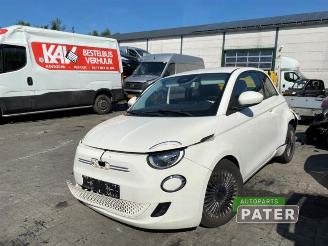 Coche siniestrado Fiat 500E 500e (332), Hatchback, 2020 42 kWh 3+1 2022/5