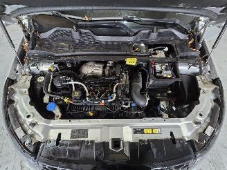 Damaged car Land Rover Discovery Sport 2.0 TD4 HSE          ONLY FOR EXPORT 2017/8