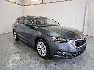 skadebil auto Skoda Octavia 1.5 e-TSI Business Edition Plus 2022/1