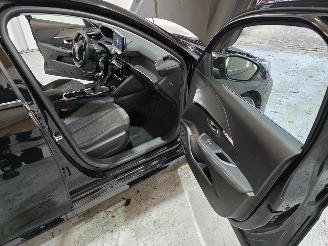 Peugeot 208 1.2 PureTech 100 Allure picture 17