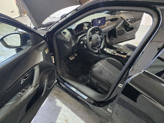 Peugeot 2008 1.2 Hybrid 145 GT picture 16