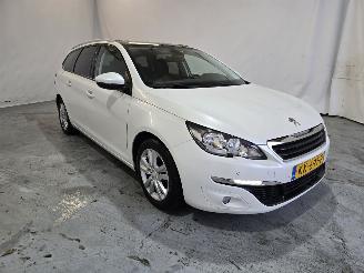 krockskadad bil auto Peugeot 308 1.2 PureTech Blue Lease Executive 2016/10