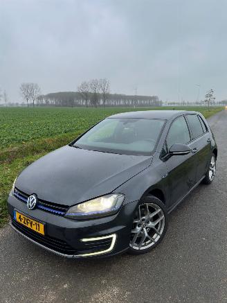 Damaged car Volkswagen Golf GTE 1.4 Hybride 2015/1