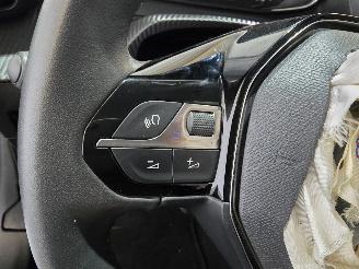 Peugeot 208 1.2 PT picture 29