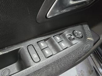 Peugeot 208 1.2 PT picture 25