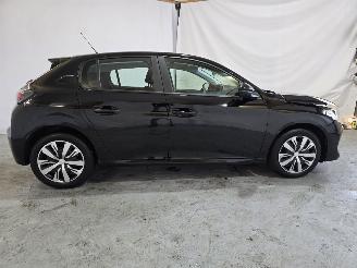 Peugeot 208 1.2 PT picture 8