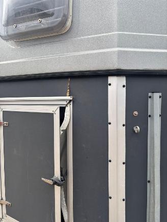 -  Titan Jelsum paardentrailer picture 12