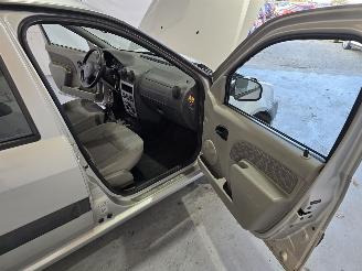 Dacia Logan 1.6 Lauréate picture 14