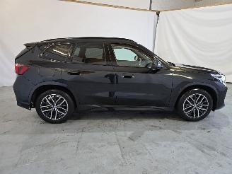 BMW iX1 eDrive20 67 kWh M Sport Edition picture 8