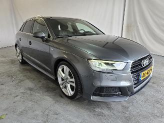 Voiture accidenté Audi A3 SPORTBACK 1.5 TFSI CoD Sport S Line Edition 2018/1