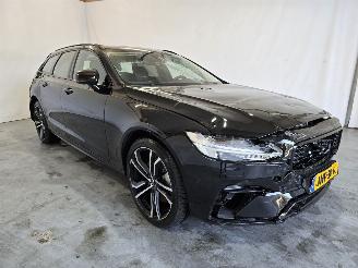 uszkodzony samochody osobowe Volvo V-90 2.0 T8 Plug-in hybrid AWD Ultra Dark 2025/10